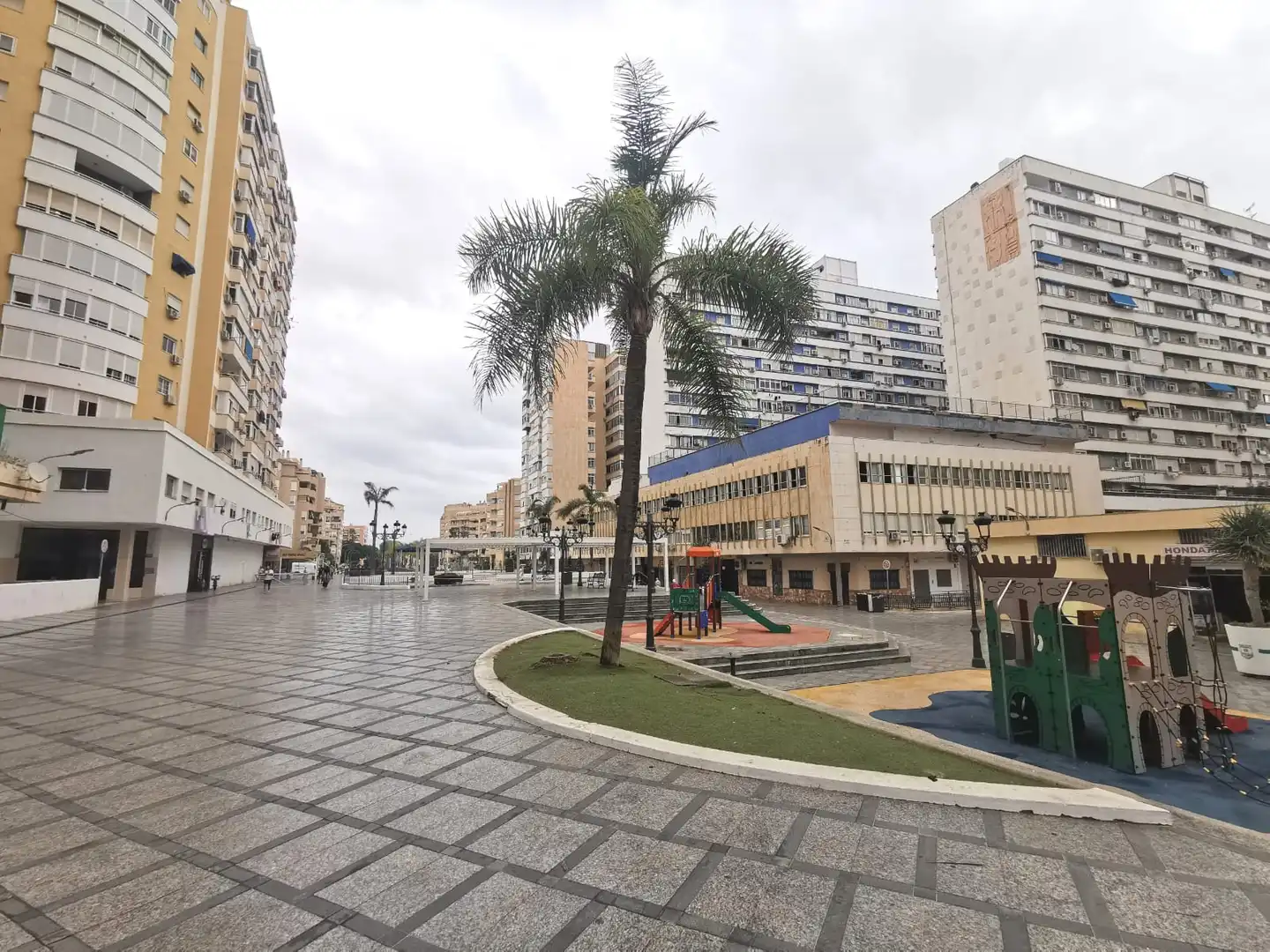 Apartament de lloguer a Plaza Presidente Adolfo Suárez, Manantiales - Estación de Autobuses