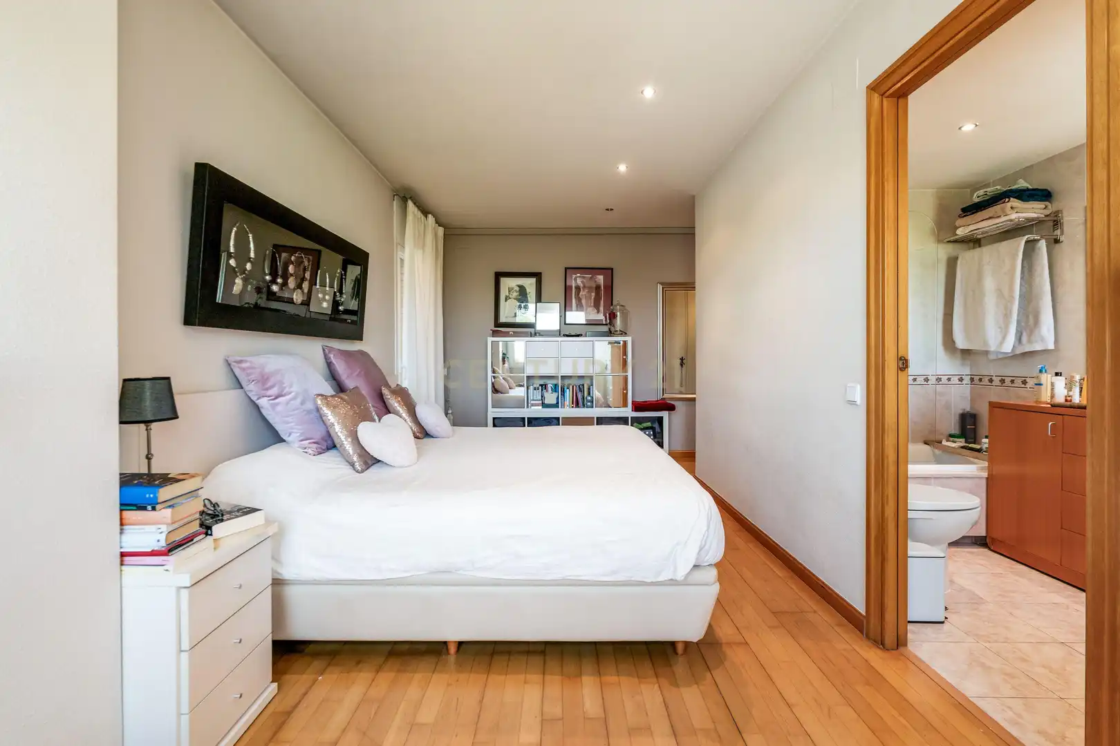 Dormitori de Apartament en venda en Sant Joan Despí amb Aire condicionat i Piscina comunitària