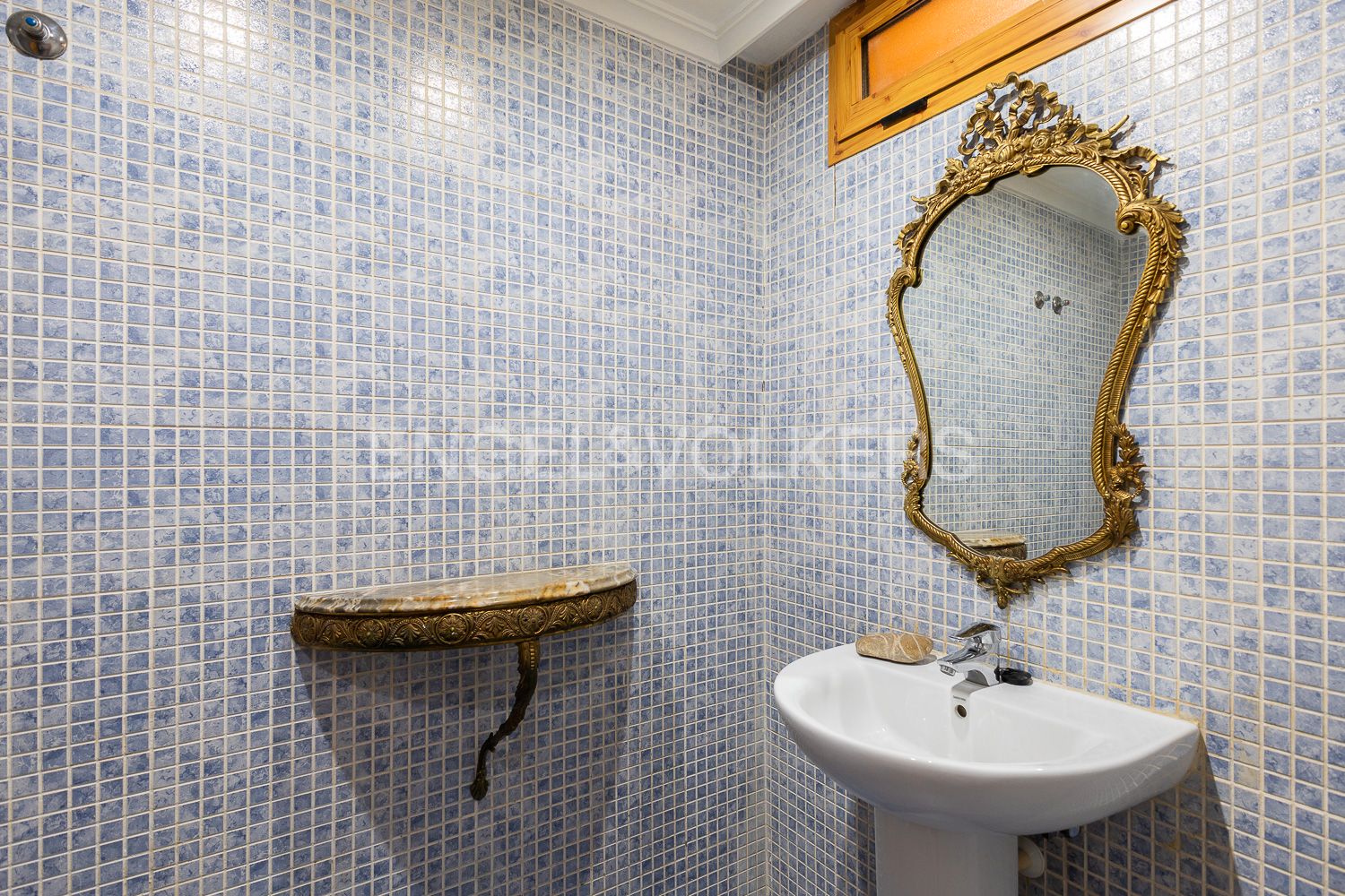 Bathroom of House or chalet for sale in Chiva  with Air Conditioner, Heating and Terrace