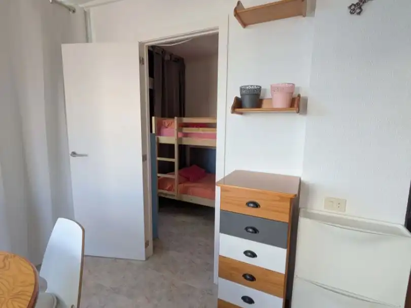 Habitación de Apartamento de alquiler en Benicasim / Benicàssim con Calefacción, Trastero y Amueblado