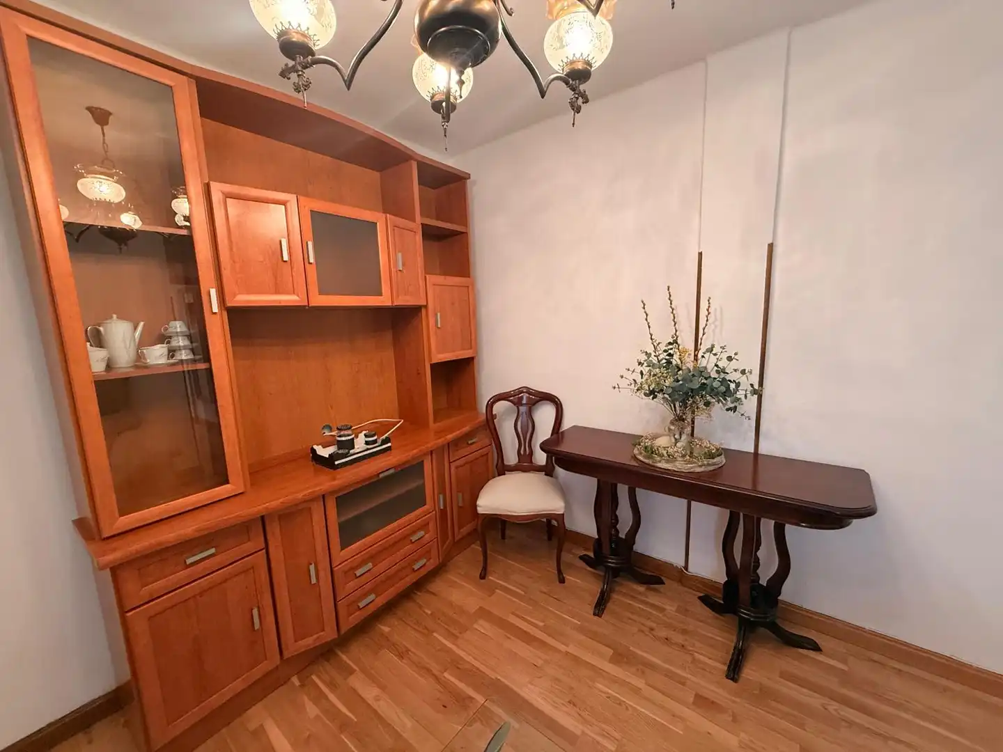 Sala d'estar de Pis en venda en Oviedo  amb Calefacció, Terrassa i Traster