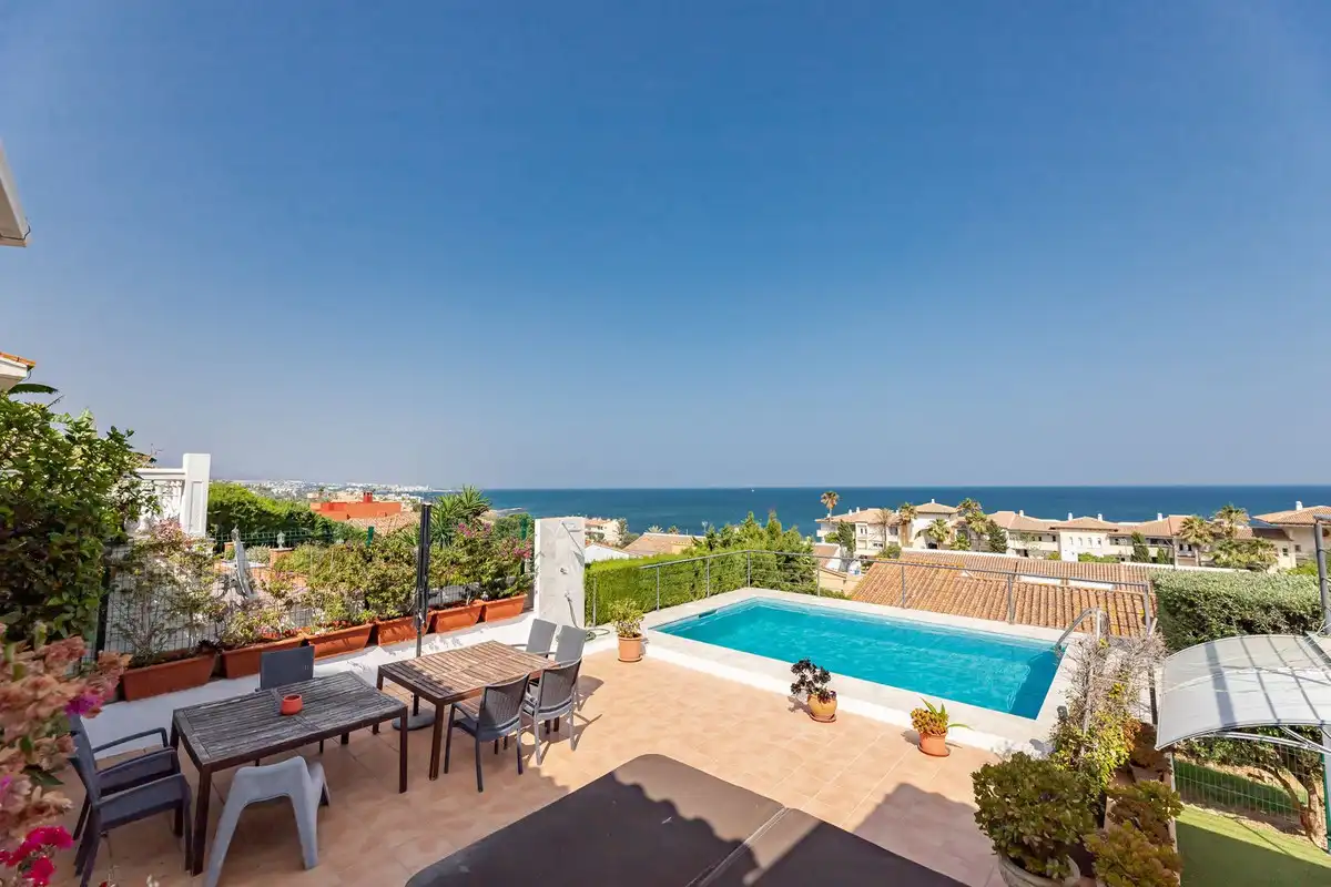 Chalet con piscina en venta en Estepona Pueblo, imagen 8