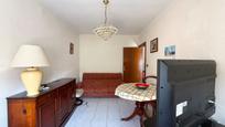 Sala d'estar de Pis en venda en Santa Coloma de Gramenet amb Calefacció i Balcó