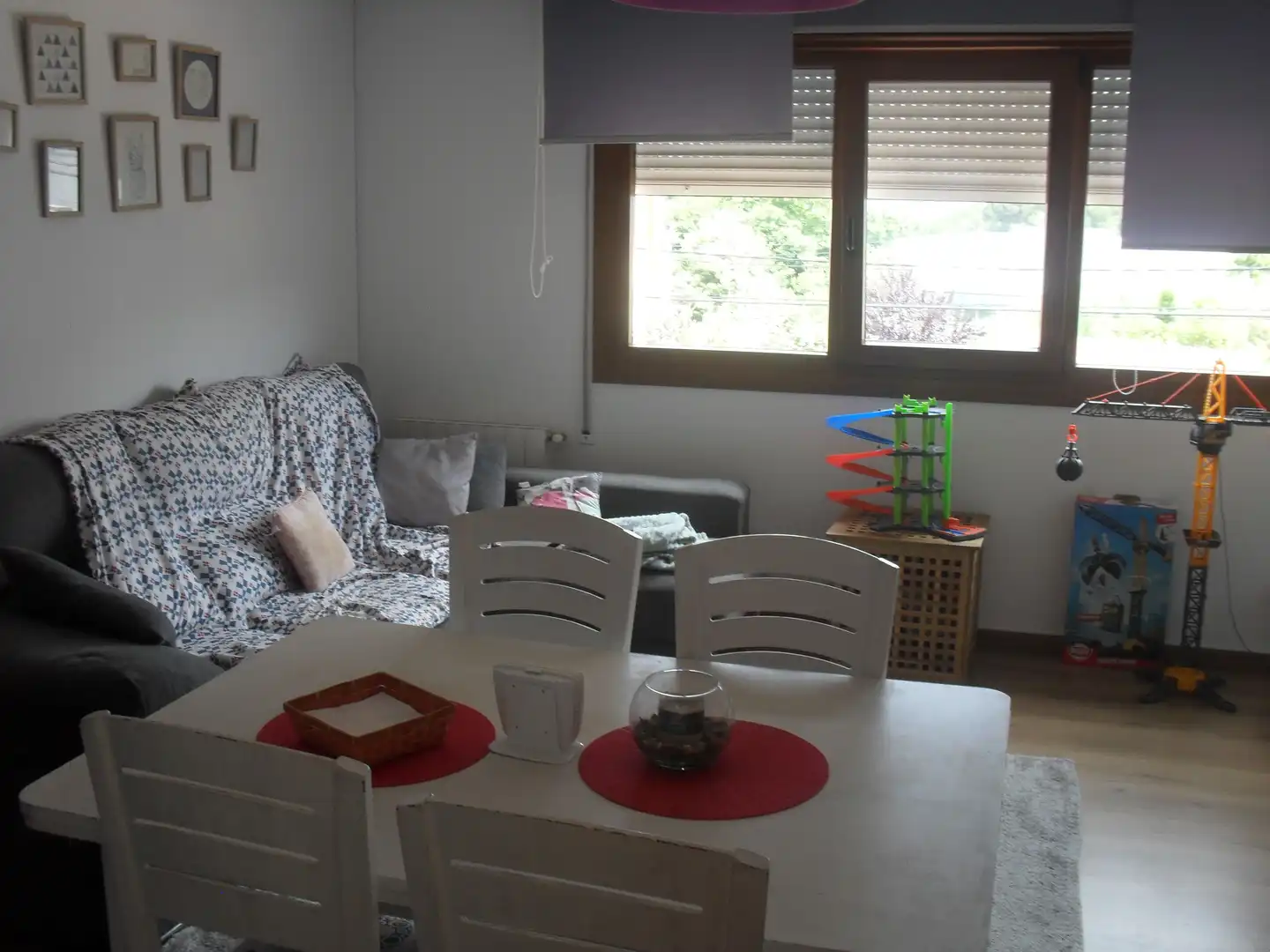Sala d'estar de Casa o xalet en venda en Vigo  amb Jardí privat, Terrassa i Traster