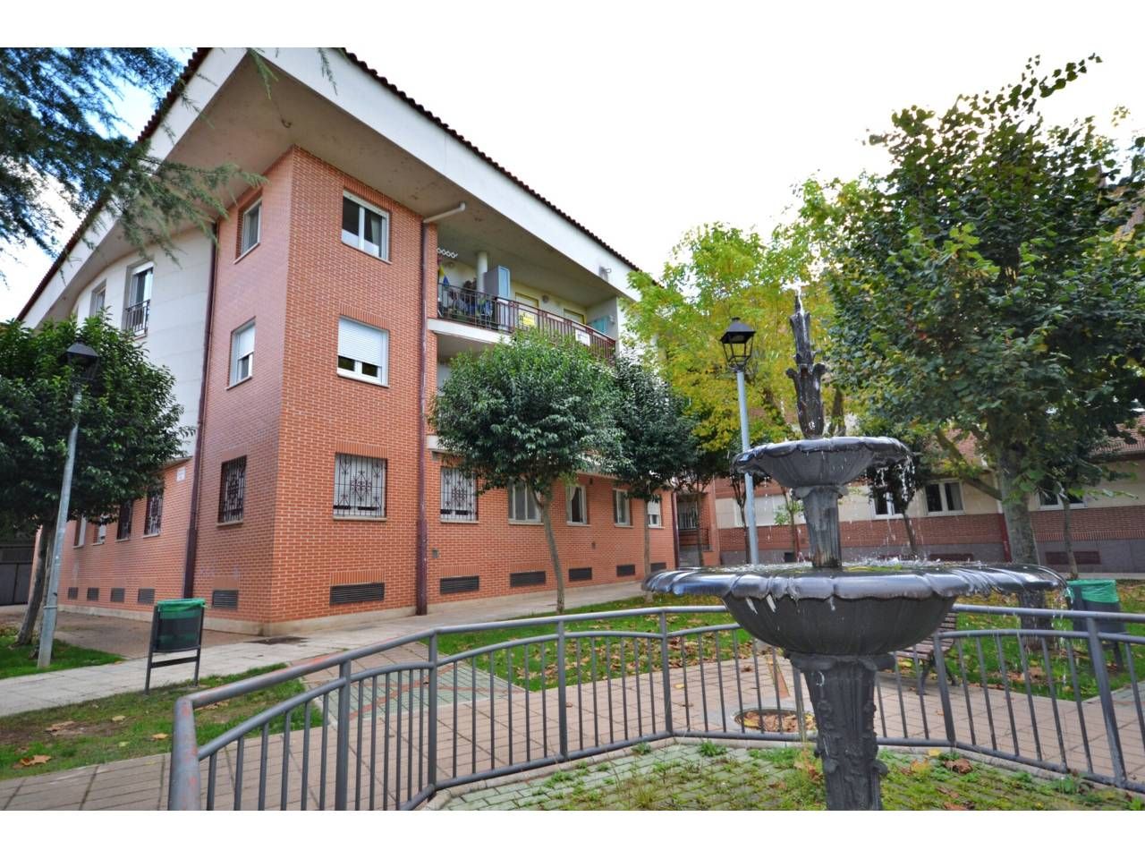 Vista exterior de Pis en venda en Palencia Capital amb Calefacció, Parquet i Traster