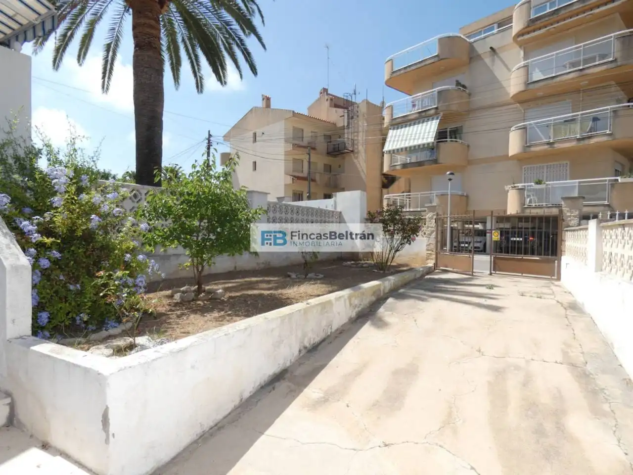 Vista exterior de Casa adosada en venta en Peñíscola / Peníscola con Jardín privado, Terraza y Amueblado
