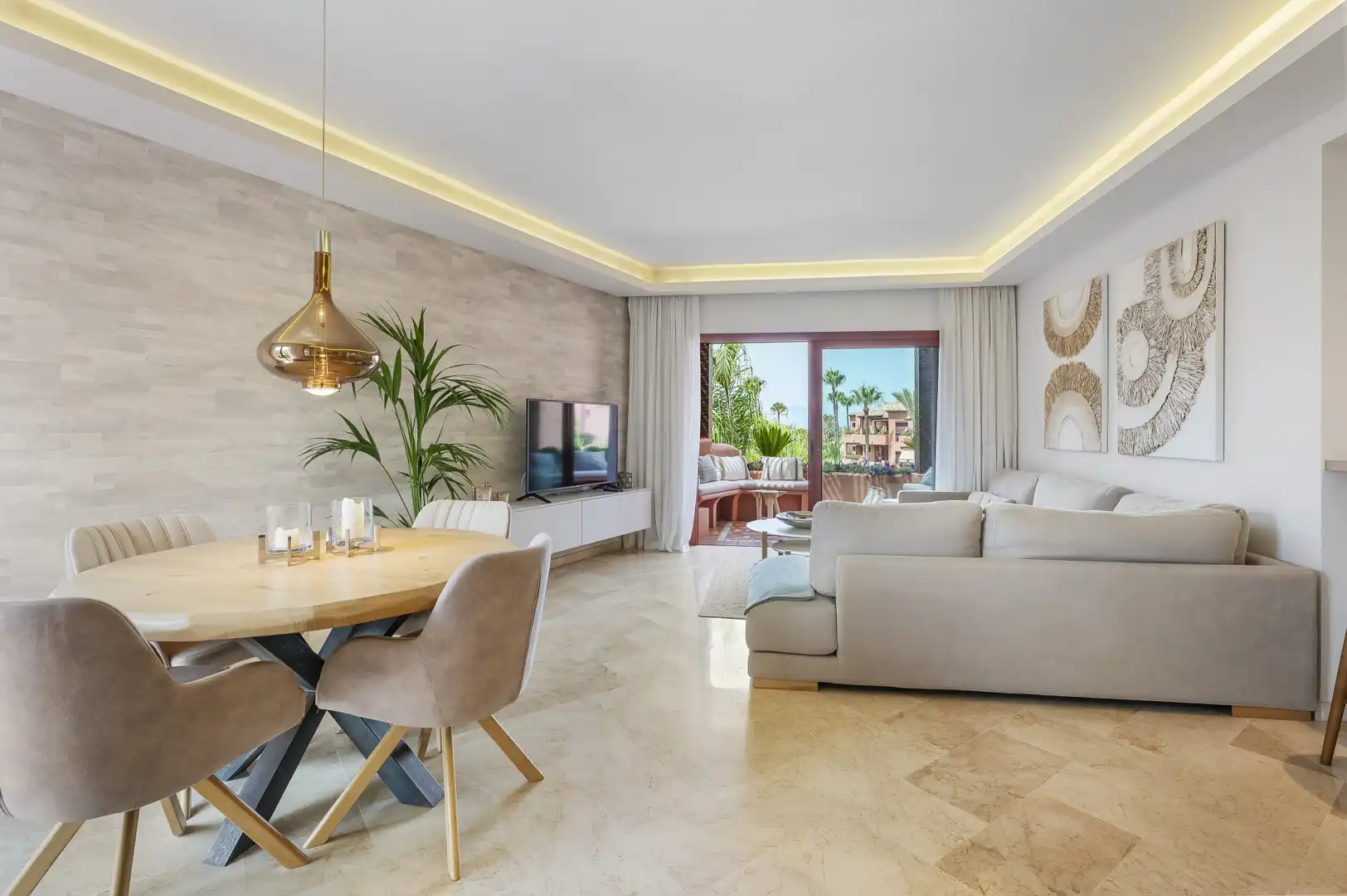 Sala d'estar de Àtic en venda en Marbella amb Aire condicionat, Terrassa i Traster