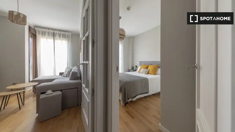 Bedroom of Flat for rent in Madrid  with Air Conditioner, Heating and Furnished