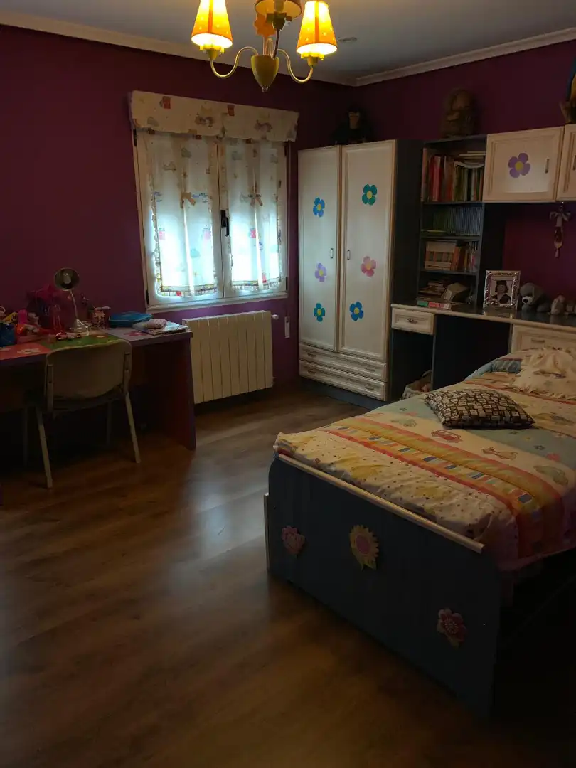 Habitación de Casa o chalet en venta en Langreo con Calefacción, Parquet y Terraza