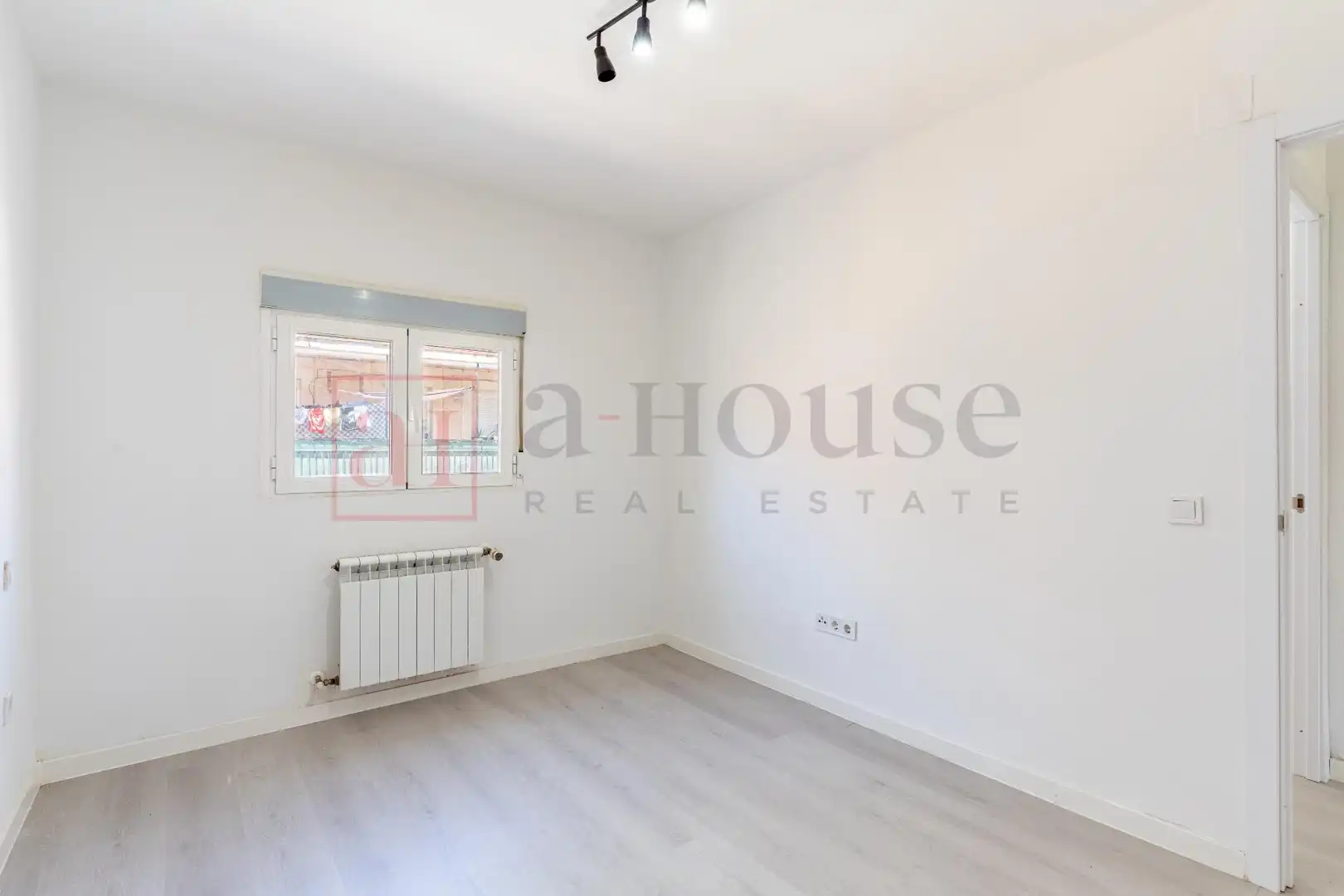 Habitación de Piso en venta en Madrid con Calefacción y Parquet