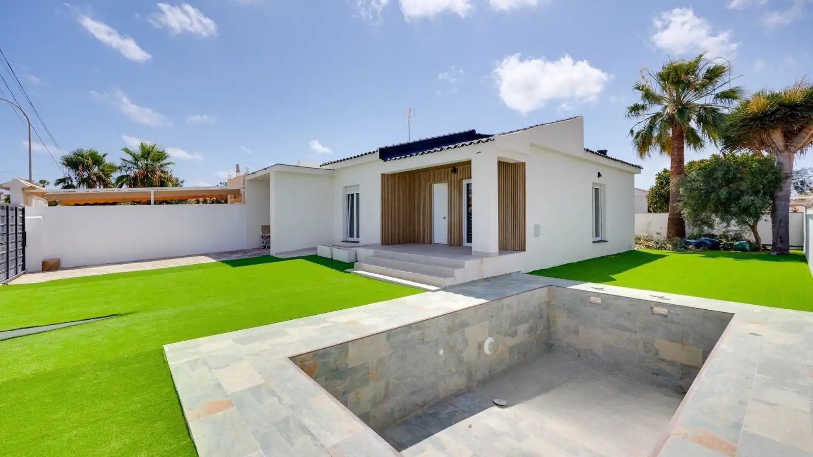 Vista exterior de Casa o chalet en venta en Torrevieja con Piscina