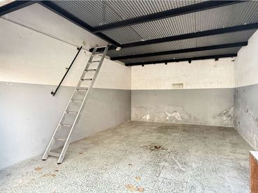 Local comercial en venda a Vinyets - Molí Vell