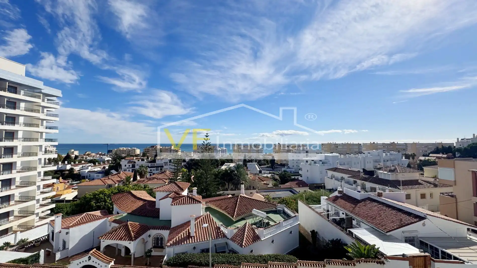 Vista exterior de Dúplex en venda en Torremolinos amb Jardí privat, Terrassa i Traster