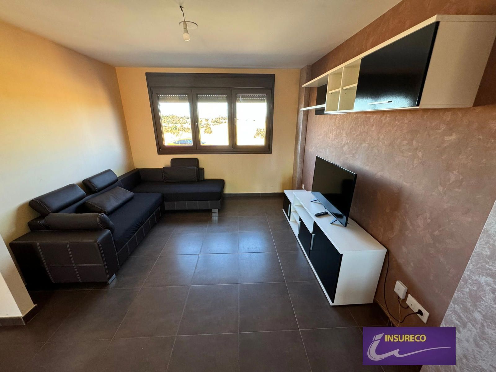 Sala d'estar de Casa adosada en venda en Garrafe de Torío amb Calefacció, Jardí privat i Terrassa