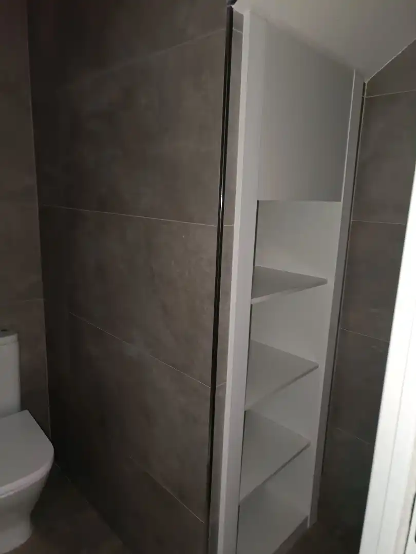Badezimmer von Dachboden zum Verkauf in Oviedo  mit Heizung und Terrasse