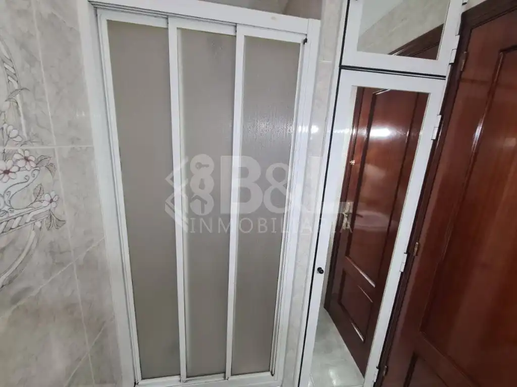 Dormitori de Pis de lloguer en Huelva amb Aire condicionat i Moblat