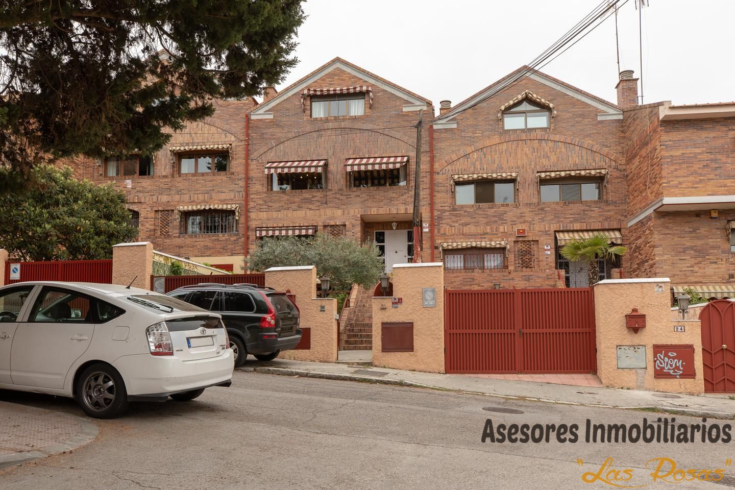 Vista exterior de Casa adosada en venda en  Madrid Capital amb Aire condicionat, Calefacció i Jardí privat
