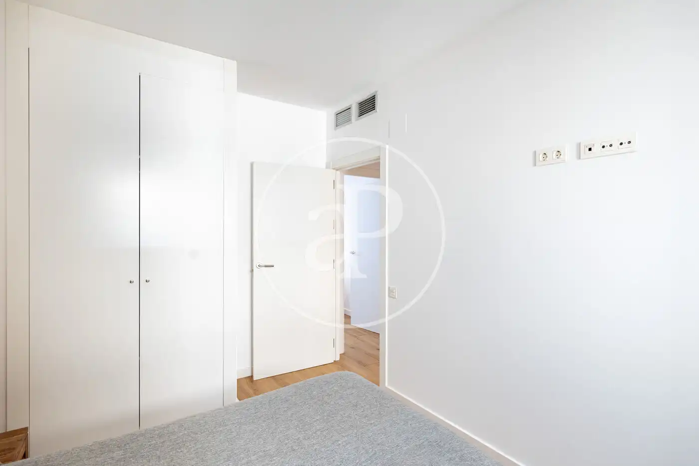 Schlafzimmer von Wohnung zum Verkauf in Barcelona mit Klimaanlage, Heizung und Balkon