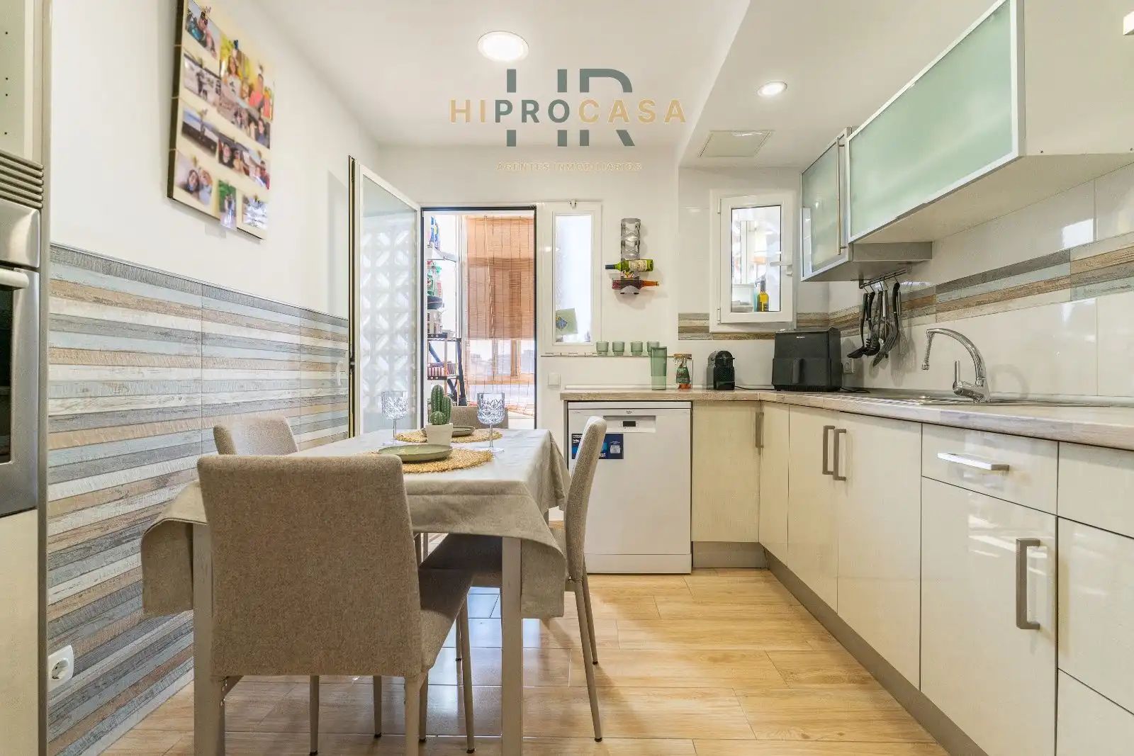 Küche von Wohnung zum Verkauf in Reus mit Klimaanlage und Terrasse