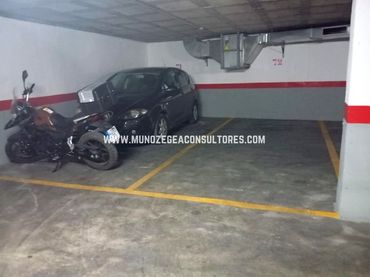 Parking to rent in Mires
