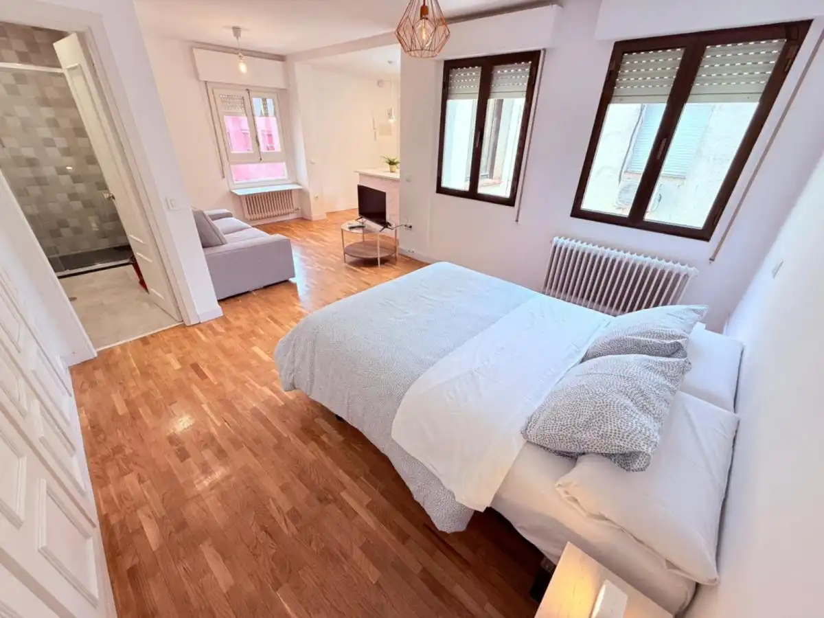 Schlafzimmer von Wohnung zur Miete in  Madrid Capital mit Klimaanlage, Heizung und Möbliert