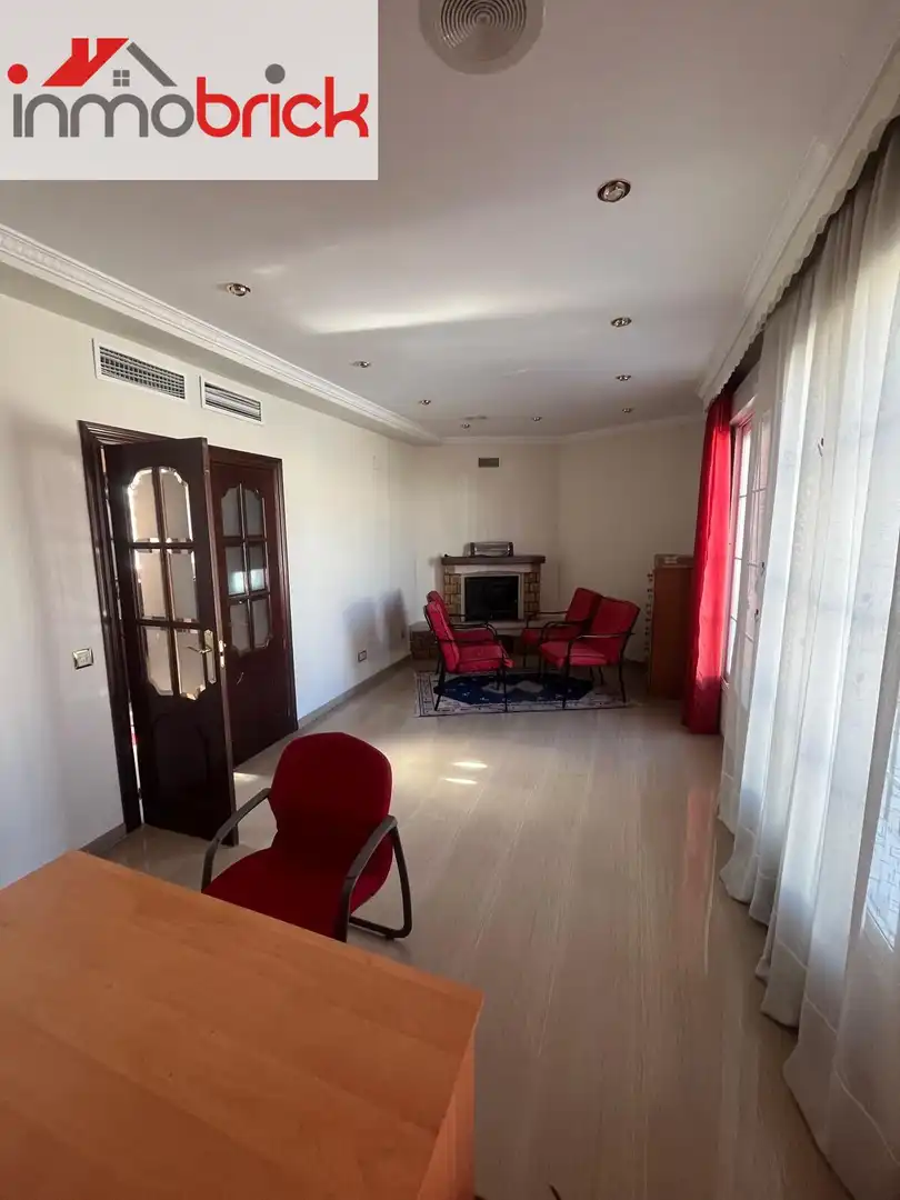 Sala de estar de Casa o chalet en venta en Lucena con Calefacción, Terraza y Piscina