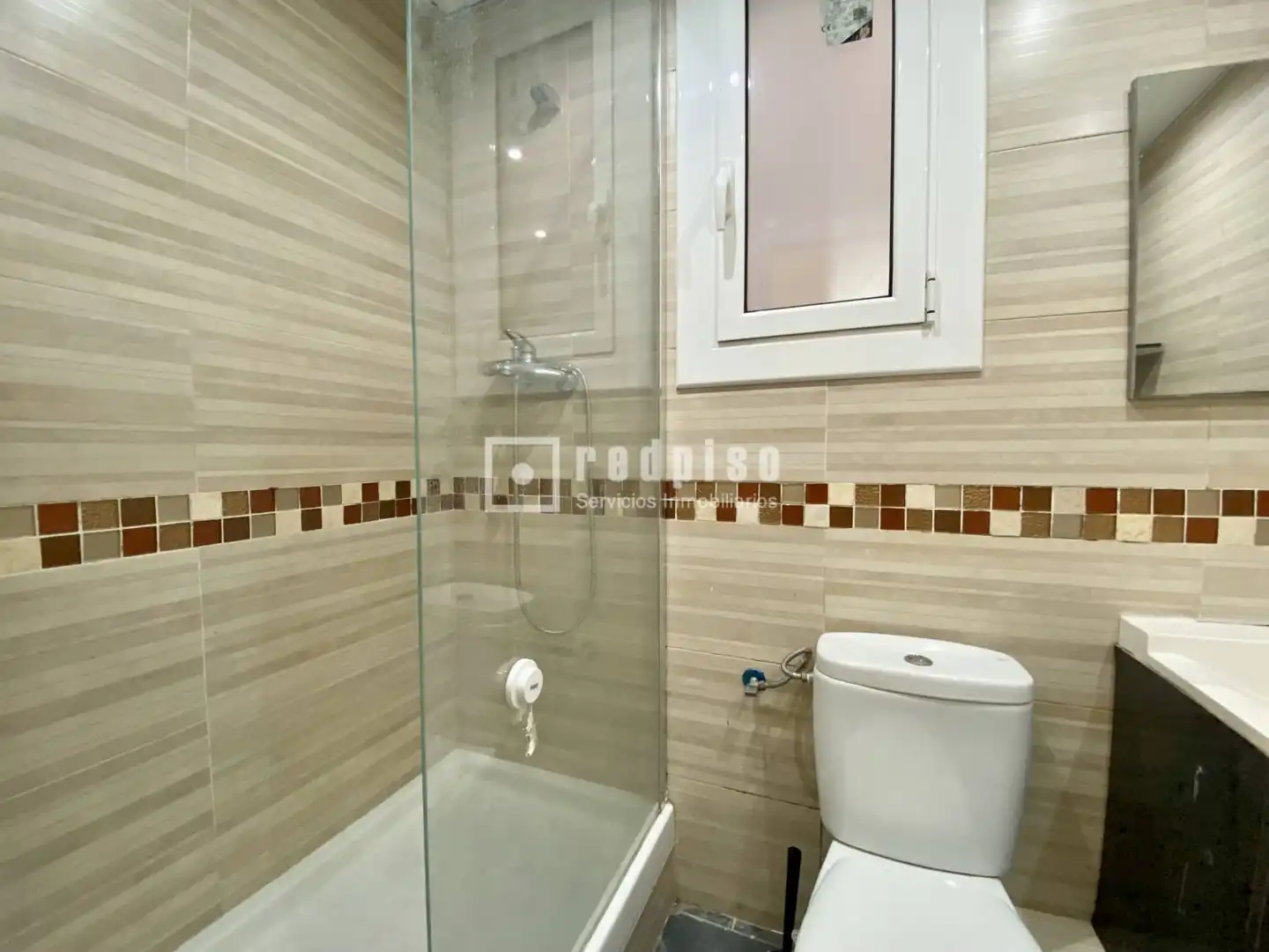 Bathroom of Flat for sale in Barcelona