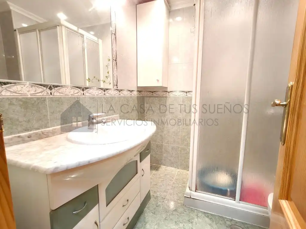 Badezimmer von Wohnungen zum Verkauf in Elche / Elx