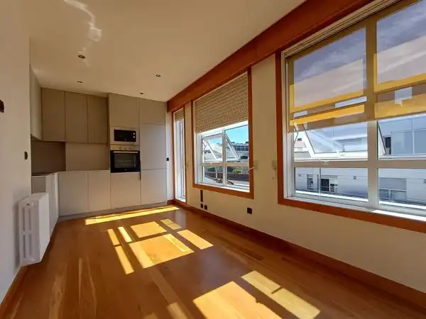 Cocina de Piso en venta en Vigo  con Calefacción, Terraza y Trastero