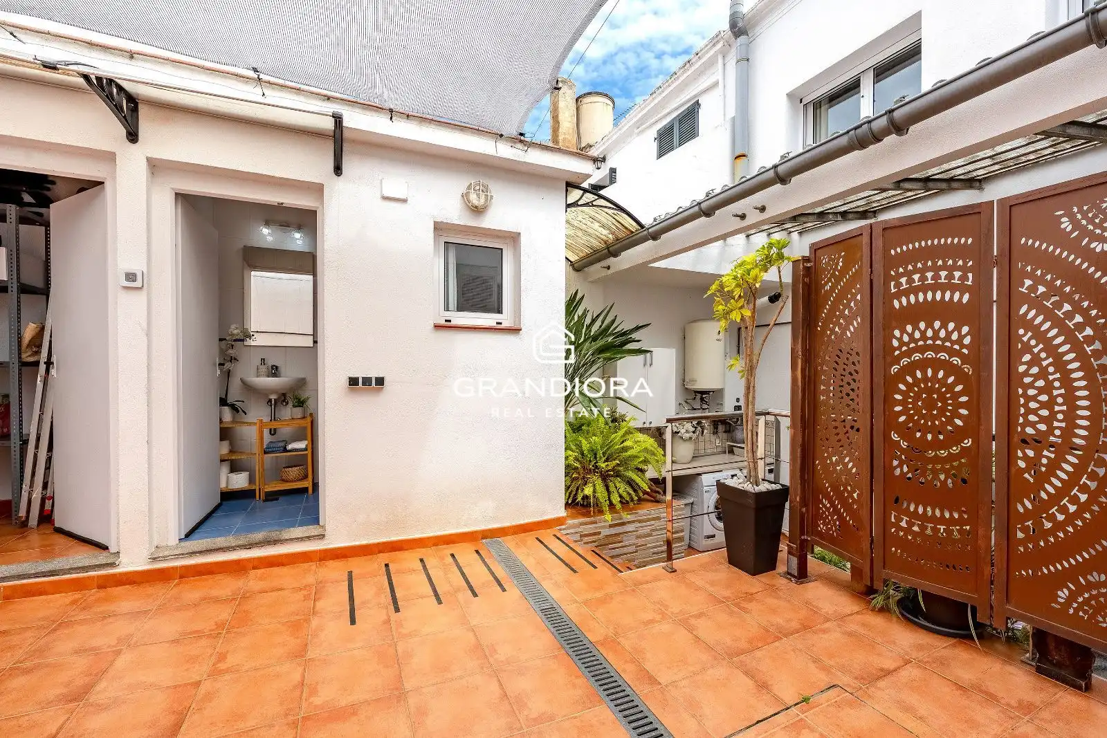 Vista exterior de Casa adosada en venda en El Masnou amb Traster