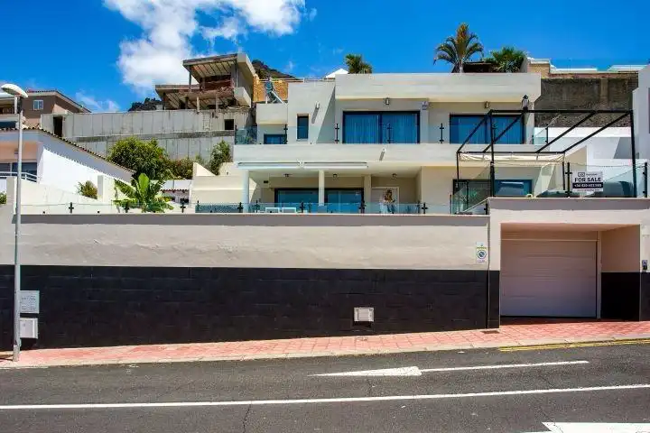 Exterior view of Houses for sale in Adeje  with Air Conditioner, Private garden and Terrace