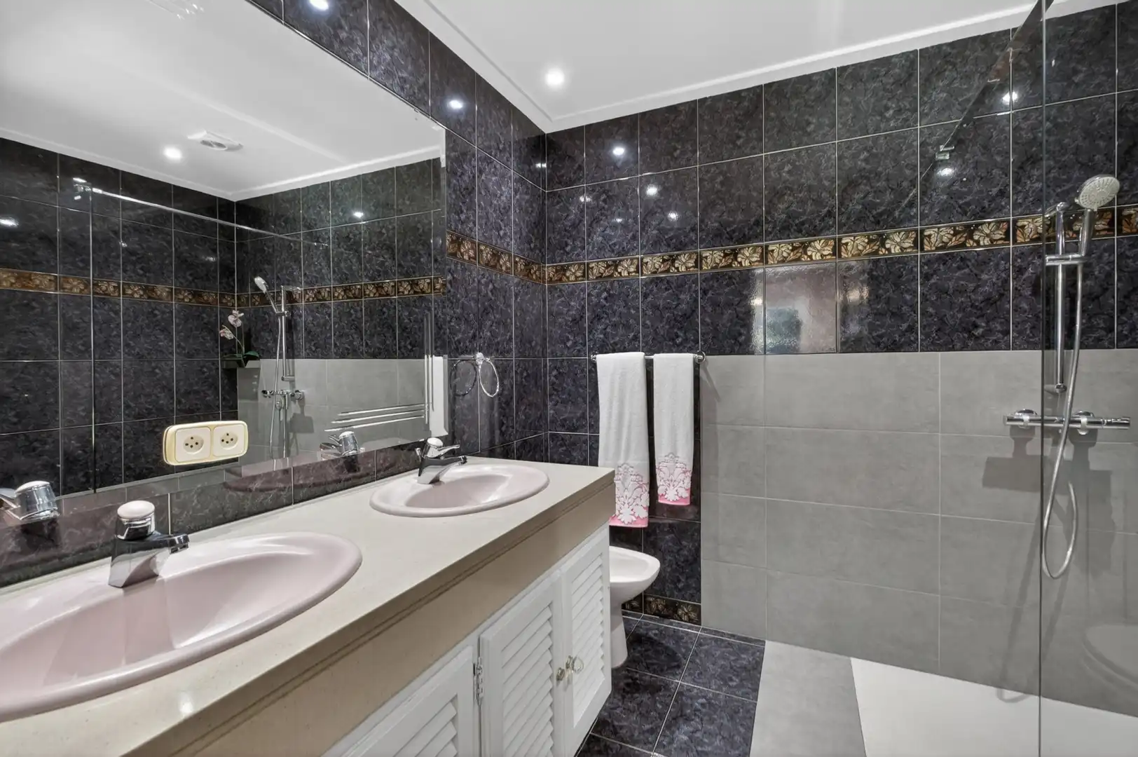 Badezimmer von Haus oder Chalet zum Verkauf in Quart mit Klimaanlage, Heizung und Abstellraum