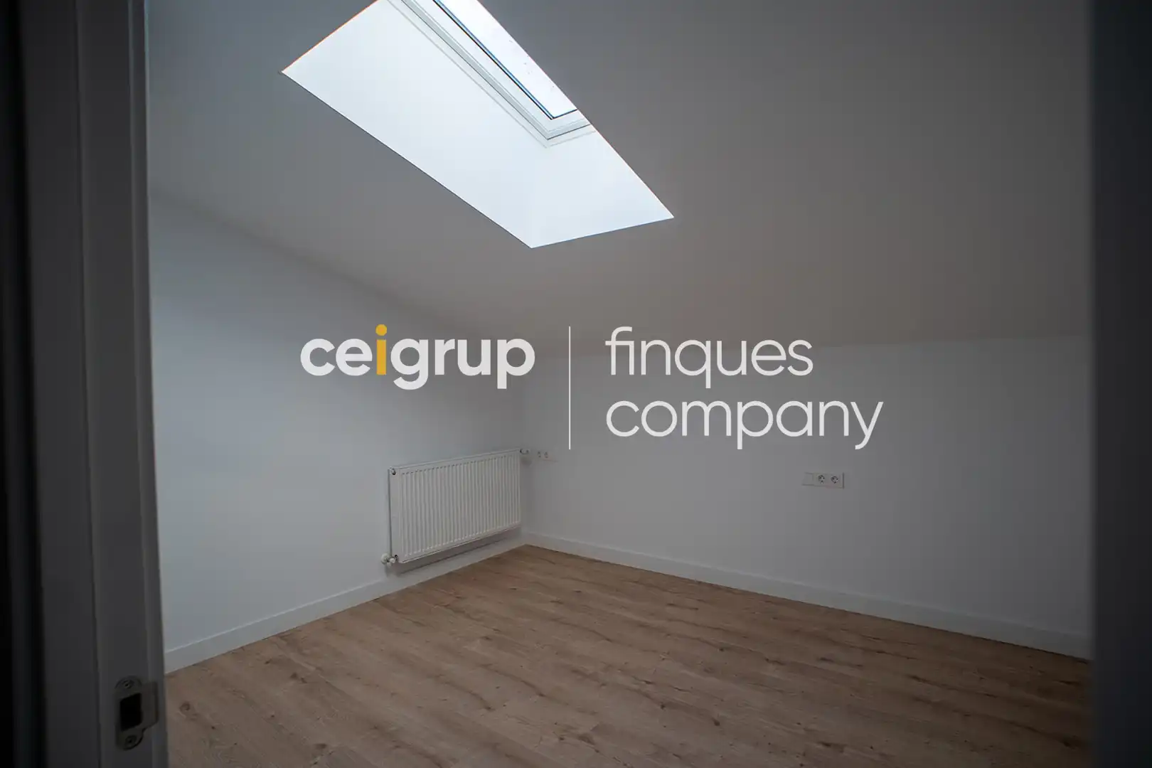 Dúplex en venta en Girona con Calefacción, Terraza y Piscina