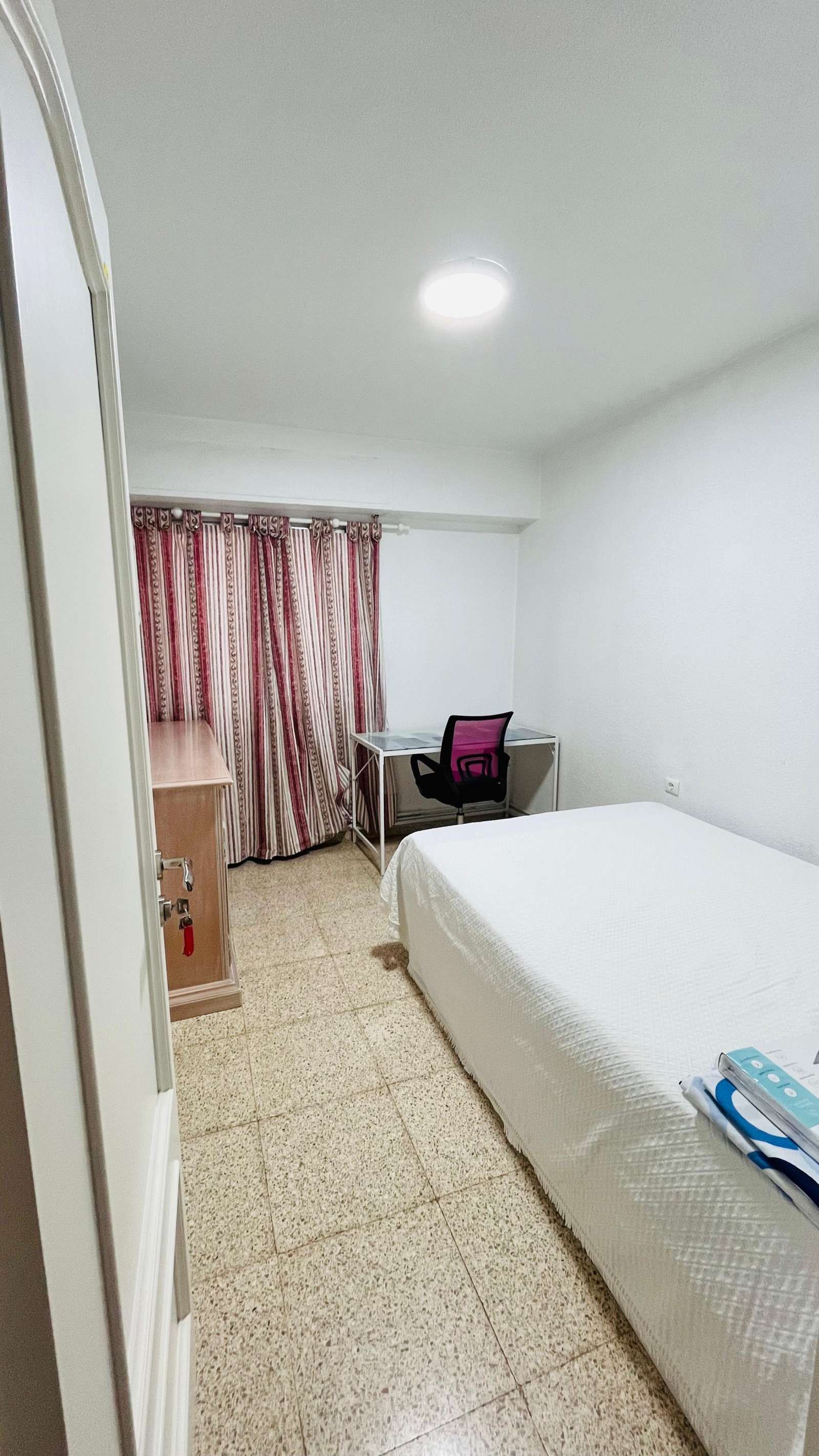 Bedroom of Flat to share in Alicante / Alacant  with Air Conditioner, Heating and Terrace
