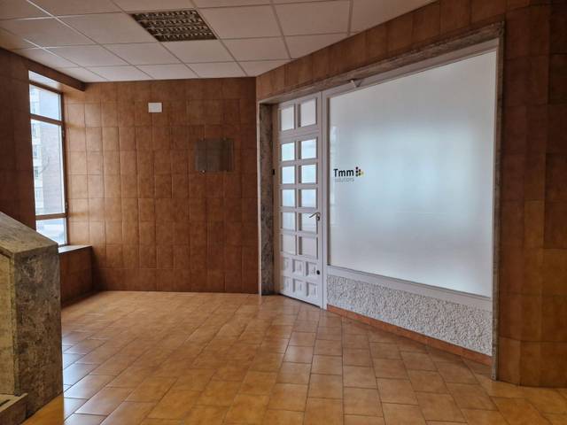 Local comercial en Alquiler en Carretera CANILLAS en Canillas