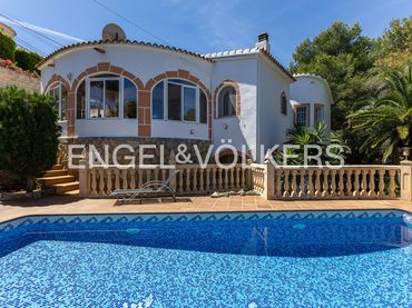Casa amb piscina en venda a El Montgó