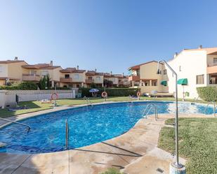 Piscina de Casa adosada en venda en Salobreña amb Jardí privat, Parquet i Terrassa