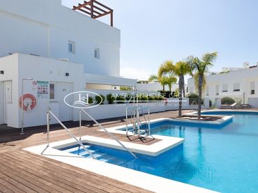 Casa amb piscina en venda a El Faro de Calaburra - Chaparral