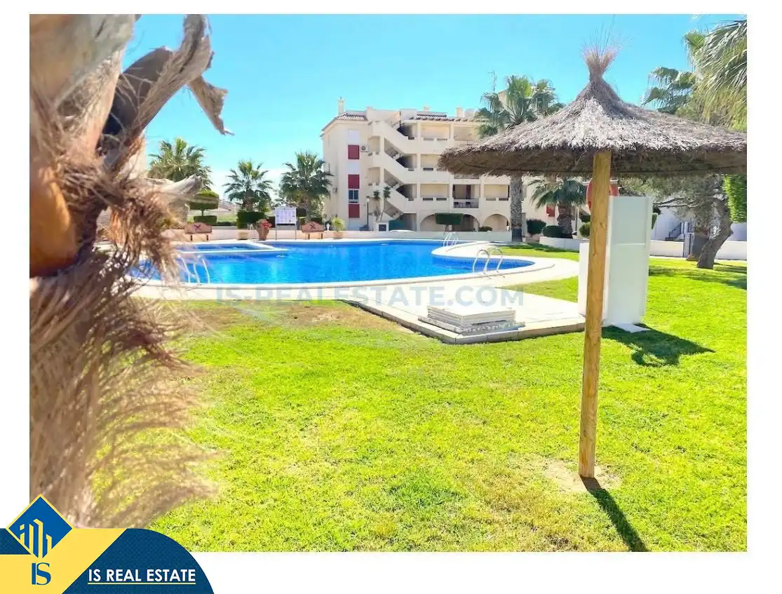 Apartamento con piscina en venta en Orihuela Costa