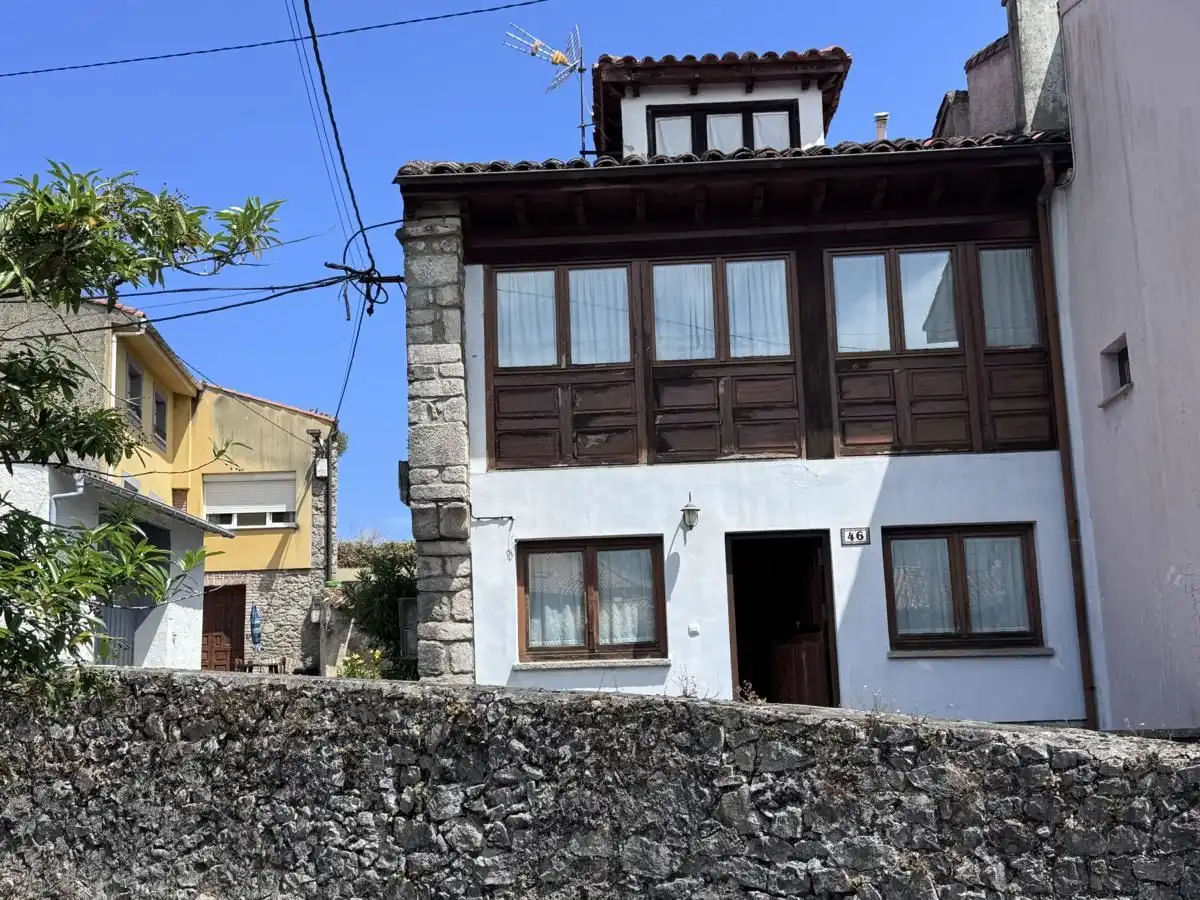 Vista exterior de Casa adosada en venta en Llanes con Calefacción, Jardín privado y Terraza