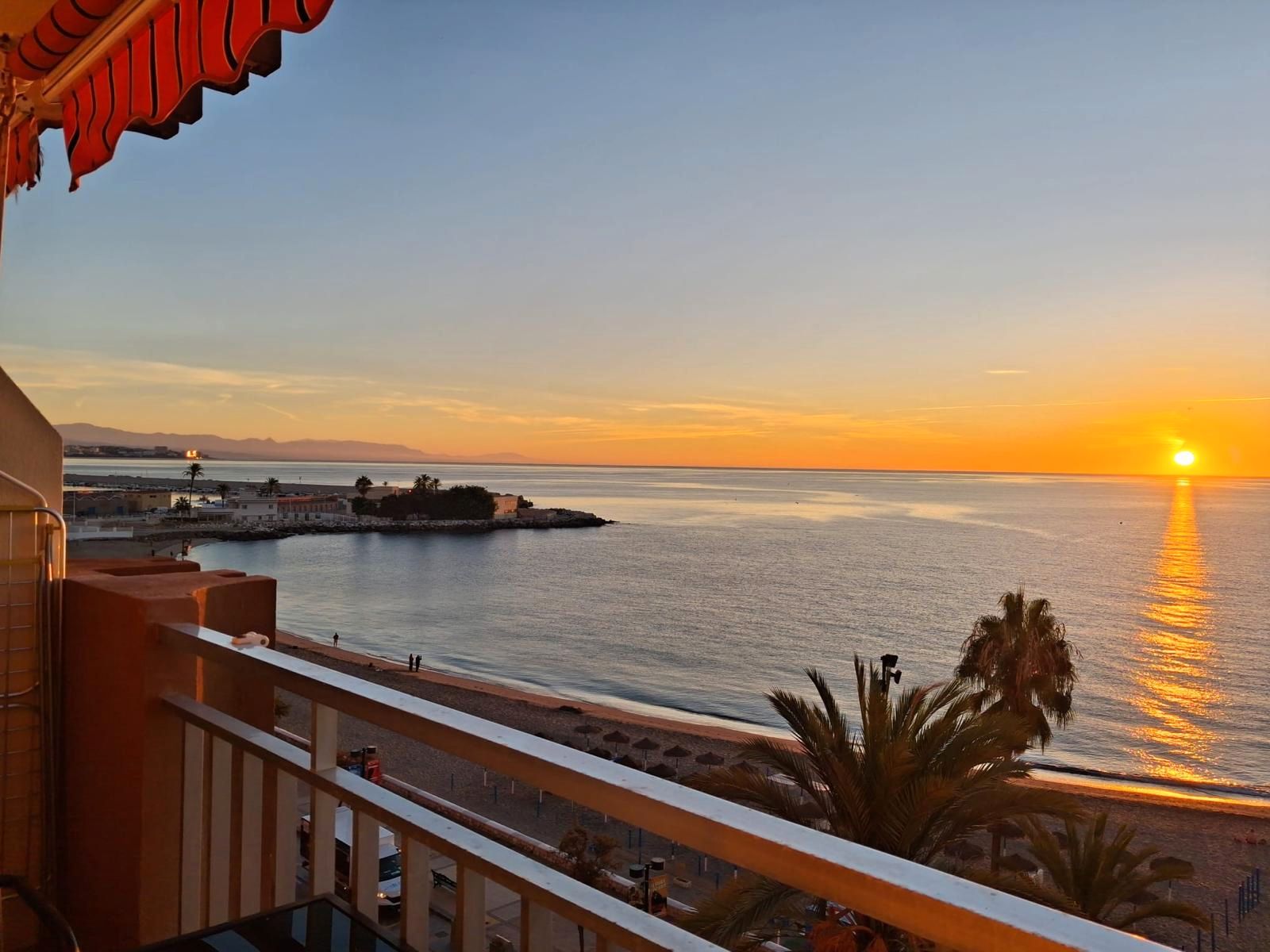 Dormitori de Pis de lloguer en Fuengirola amb Aire condicionat, Terrassa i Moblat