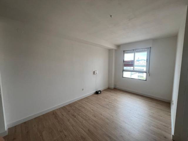 Piso en Venta en Carrer de Joan Baptista Poeta en Ensanche - Parque del Oeste