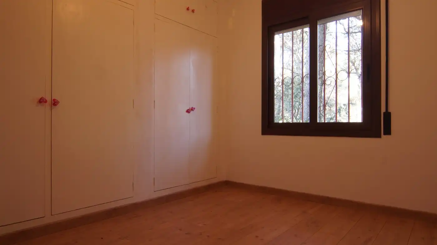 Dormitori de Casa o xalet en venda en El Catllar  amb Parquet, Terrassa i Piscina