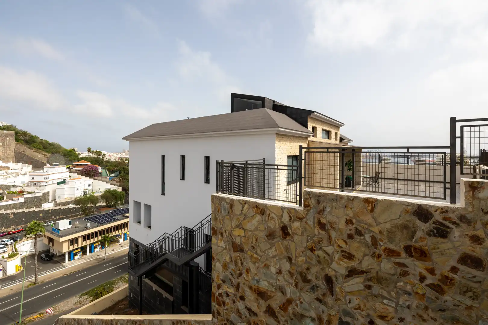 Vista exterior de Casa o xalet en venda en Las Palmas de Gran Canaria amb Aire condicionat, Terrassa i Moblat