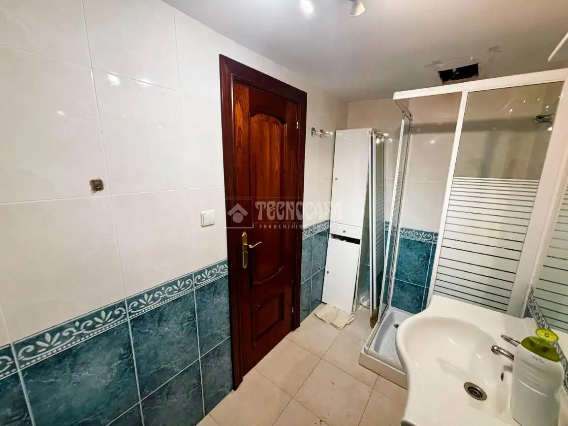 Bathroom of Flat for sale in Zaragoza  with Heating and Balcony