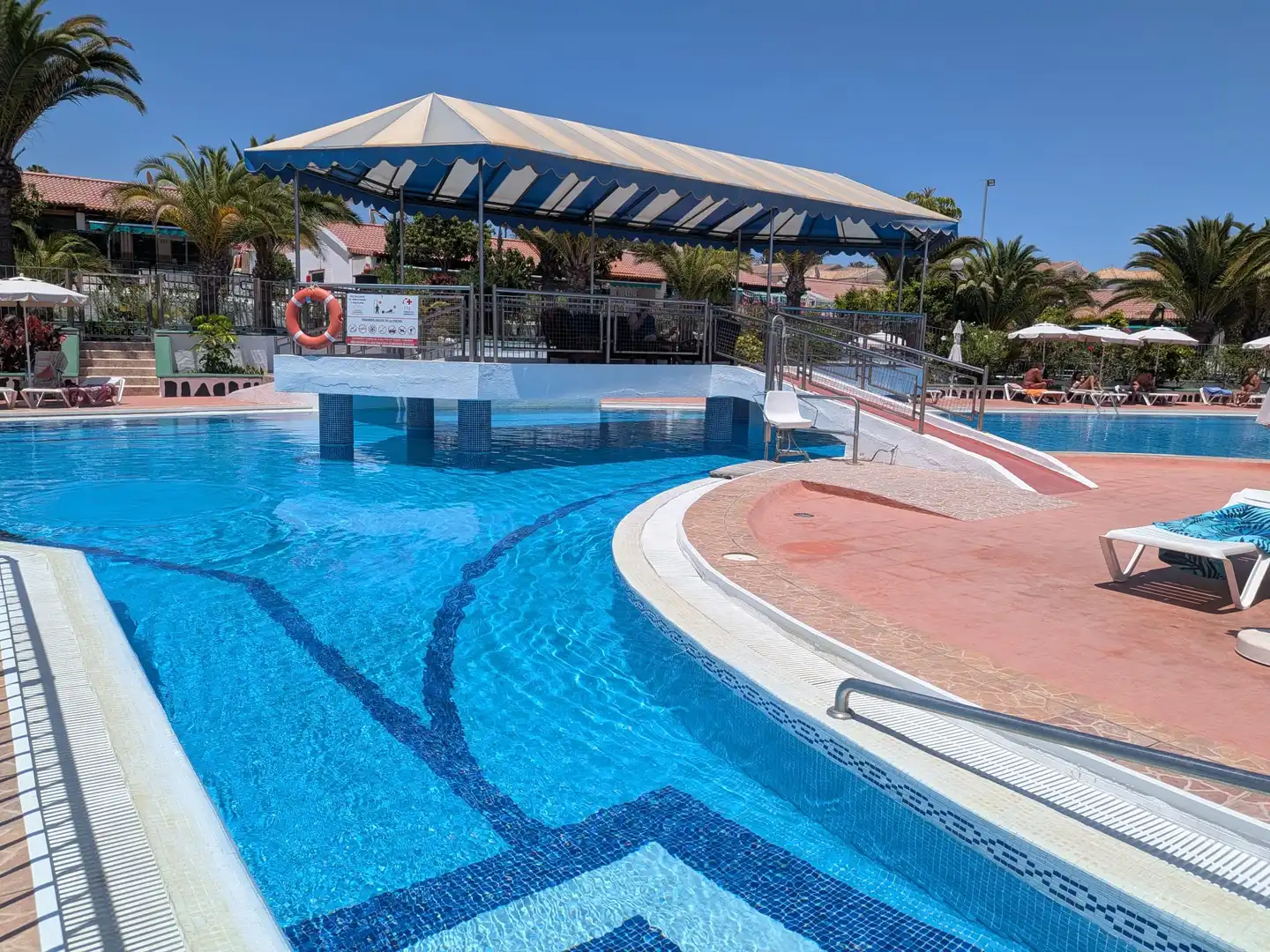 Schwimmbecken von Lagerraum zum Verkauf in San Bartolomé de Tirajana