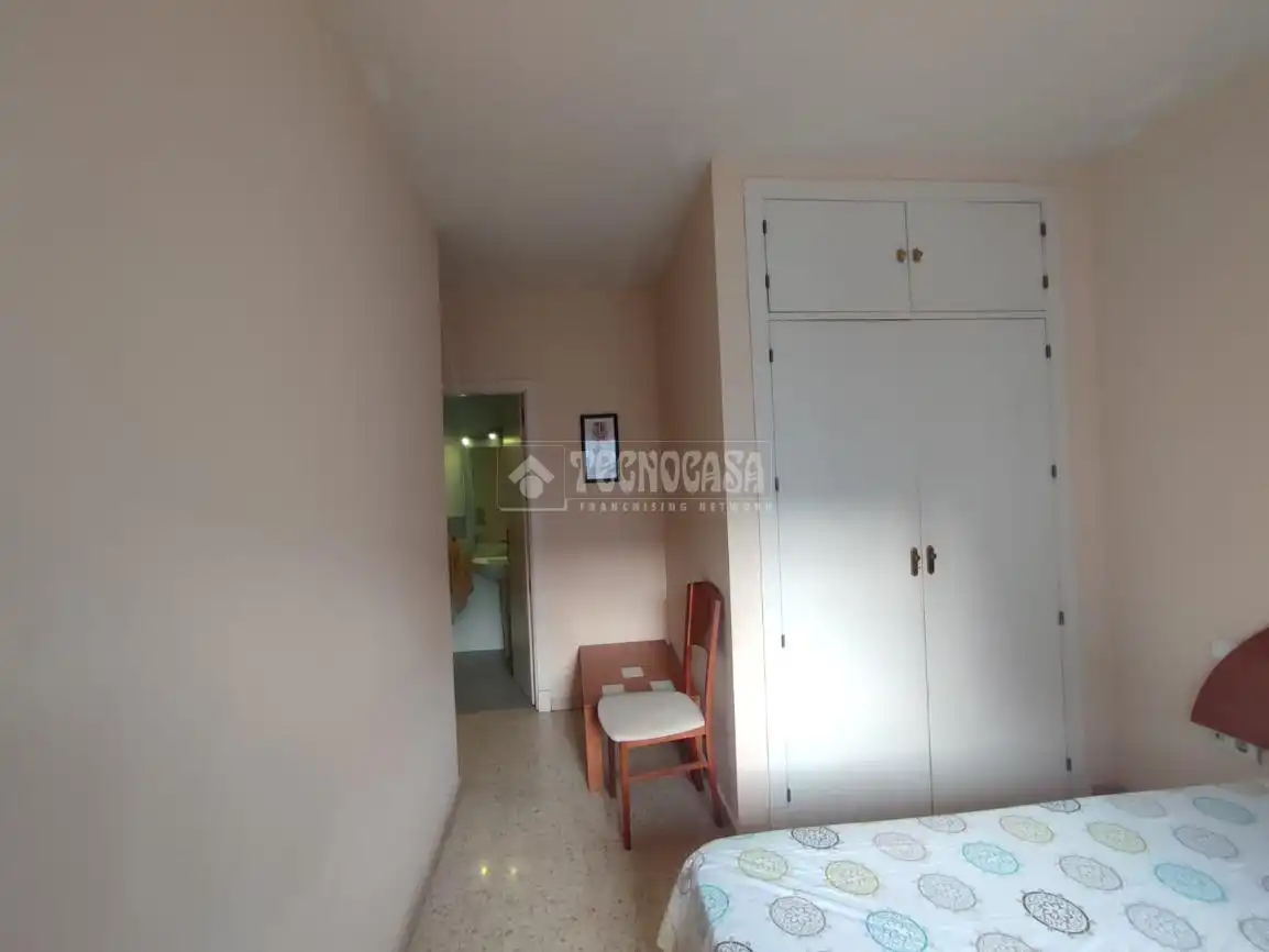 Bedroom of Flat for sale in Sevilla  with Air Conditioner, Terrace and Furnished