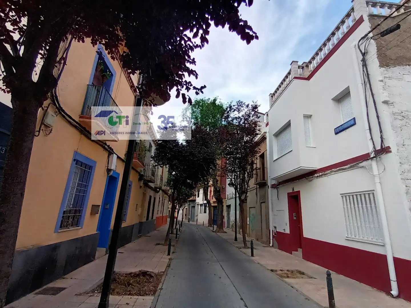 Außenansicht von Gebäude zum Verkauf in Zaragoza