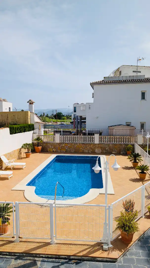 Piscina de Casa o xalet en venda en Oliva amb Aire condicionat, Calefacció i Jardí privat