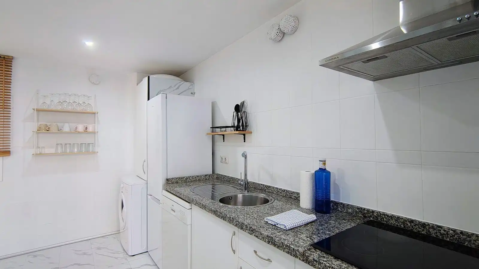 Cuina de Pis en venda en Marbella amb Aire condicionat, Terrassa i Moblat